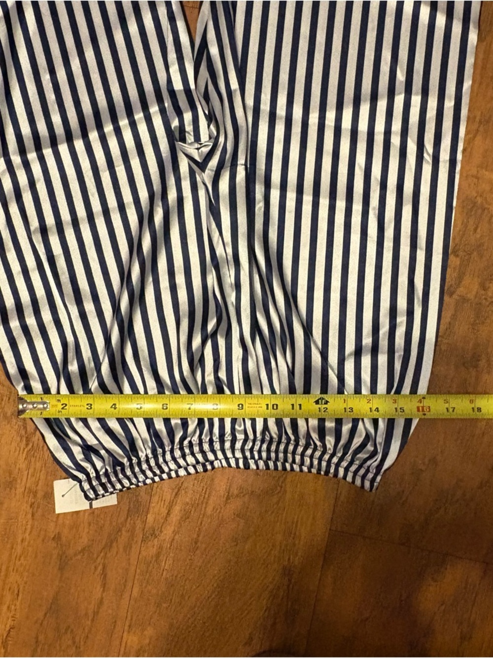 Striped blue/white satin like matching pajamas long sleeve button up & pants m - Picture 3 of 12